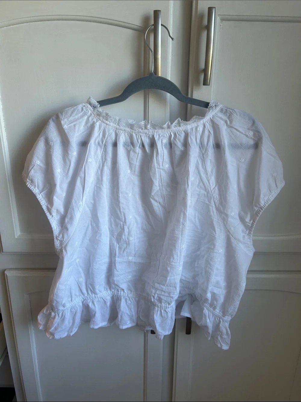 GAP White Eyelet Ruffle Peasant Top - Picture 3 of 3